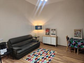 Walk Everywhere! Bright Old Tbilisi Apartment! - 0