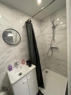 Studio spacieux avec balcon et parking gratuit - 8