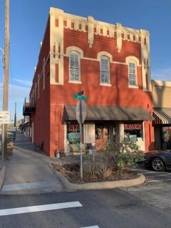 Upscale loft studio on Main St. - 4