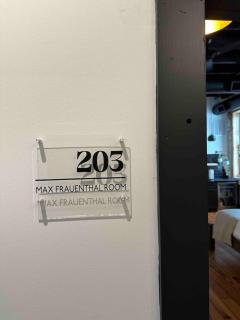 Upscale loft studio on Main St. - 7