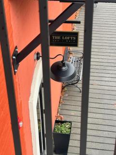Upscale loft studio on Main St. - 6