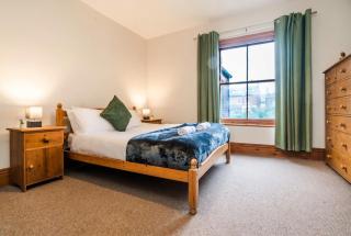 Spacious Victorian Townhouse Sleeping 11 in Nether Edge, Sheffield - 3