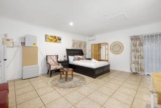 Modern Minimalist Studio with Private Entry in Daisy Hill - 2