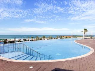 FIRST CLASS 1BR Beachfront Bliss Oasis - 7