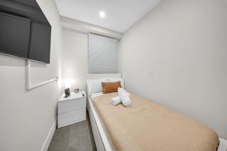 Tiny Studio - Fast WiFi - Parking - Workspace - 4
