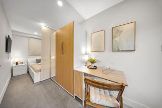 Tiny Studio - Fast WiFi - Parking - Workspace - 5