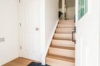 Upscale Inner City 2 Bedroom Home Near Downtown and Stampede - 3