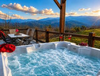 Luxury 6 BED 5 BATH Mountain Cabin HOT TUB Theater Sleeps 20 IDEAL LOCATION Fireplace KING SUITES Fire Pit GAME ROOM - 0