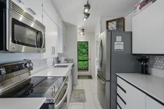 Beautiful Chalet Magog - 6