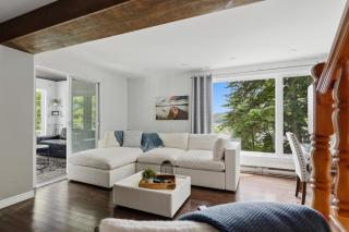 Beautiful Chalet Magog - 2