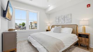 NEW Luxury Townhouse with Rooftop Deck - 7