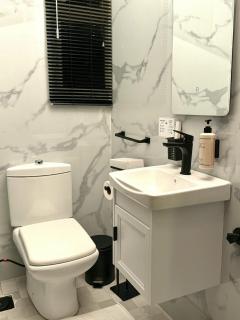 A-Luxury Apartment by Hope of Hospitality - 8