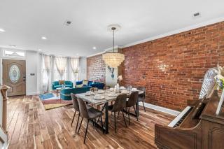 Capitol Piano House, Luxe Historic Brick Charm, Near Shaw and Downtown, Private Fenced Yard - 1