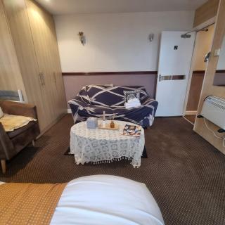 Lynton apartments-SEA VIEW STUDIO - 6