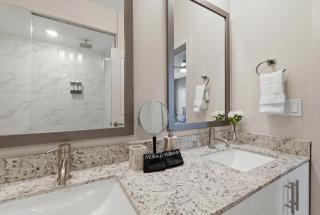 Stylish 2BR and 2BA Suite Mins to Universal and Disney - 6
