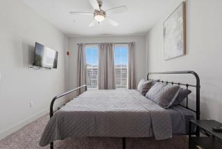Stylish 2BR and 2BA Suite Mins to Universal and Disney - 7