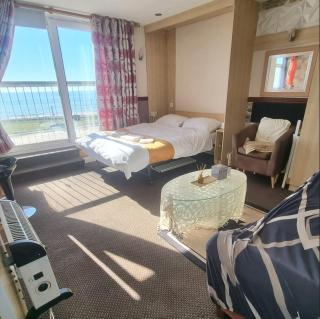 Lynton apartments-SEA VIEW STUDIO - 1