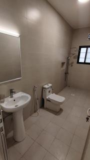 فيلا 4 غرف و5 حمامات عوقد الشمالية-Villa in Awqad - 9
