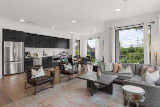 Luxury on the River 4 Beds 2.5 Bath, Walk to Downtown - 9