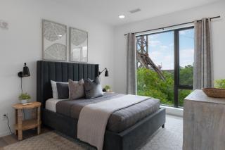 Luxury on the River 4 Beds 2.5 Bath, Walk to Downtown - 7