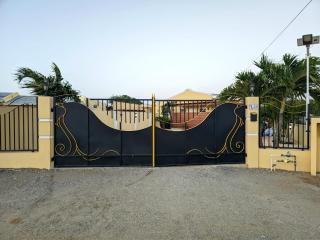 Villa Flores - Near Beach Tanki Leendert - 1