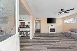 Modern Family Home with Private Pool Sleeps 6 - 9