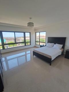 Waterfront 4BR Villa Lagoon View Swan Lake - 7
