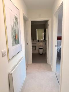 Stunning Modern 4 Bedroom House in London - 2