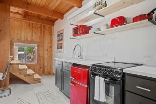 Guest Suite-Hot Tub-Close to Town - 8