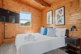Guest Suite-Hot Tub-Close to Town - 7