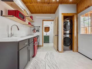 Guest Suite-Hot Tub-Close to Town - 5
