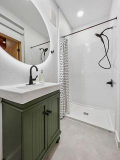 Guest Suite-Hot Tub-Close to Town - 2