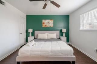 Pink 1BHK, 5 miles from Downtown + Free Parking - 8