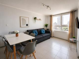 Large apartment for 6, Quinta Normal, Metro, Bleached - 3