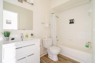 Spacious 2 Bed 2 Bath 9 minutes from Downtown - 4