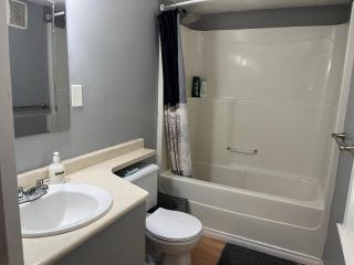 Lantzbnb 2bedr & 2washr unit - 5