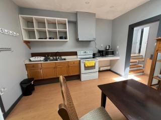 Lantzbnb 2bedr & 2washr unit - 4