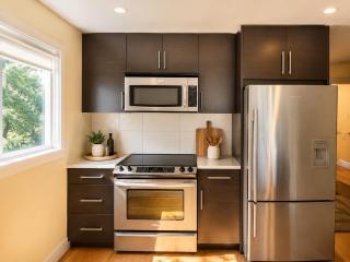 West End 2 BR Near Stanley Park and Robson - 2