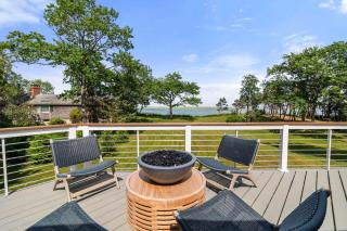 Waterfront Oasis with Game Room Newly Renovated - 6