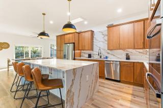 Commonwealth Luxury - 4