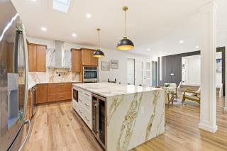 Commonwealth Luxury - 3