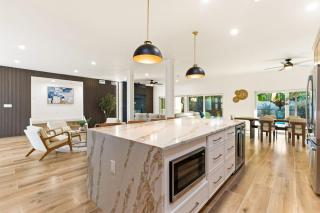 Commonwealth Luxury - 2