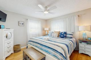 Bay View Inn 202 - 1