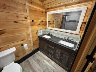Luxury 6 BED 5 BATH Mountain Cabin HOT TUB Theater Sleeps 20 IDEAL LOCATION Fireplace KING SUITES Fire Pit GAME ROOM - 6