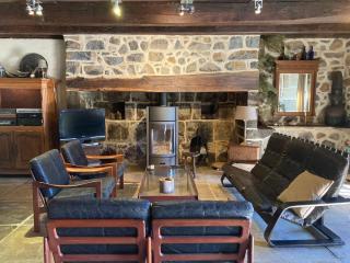 Authentic Country House with Charm in the Heart of the Auvergne Volcanoes - 2