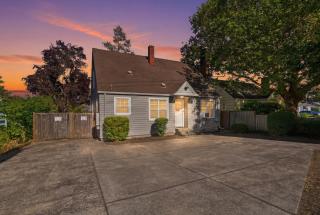 Charming 1930s Style Rustic Home - 8