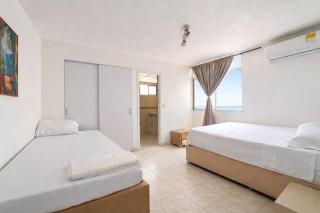 Balcony City Sunset View Sleeps 9 Beach & Pool - 4