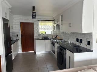 Rosarios Village 2-Bed Unit 01, Bryanston - 3