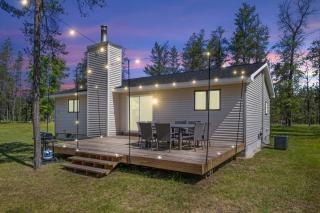Tall Pines Lodge great location sleeps 9 - 0