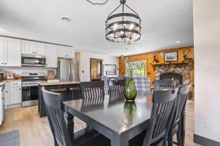 Tall Pines Lodge great location sleeps 9 - 5
